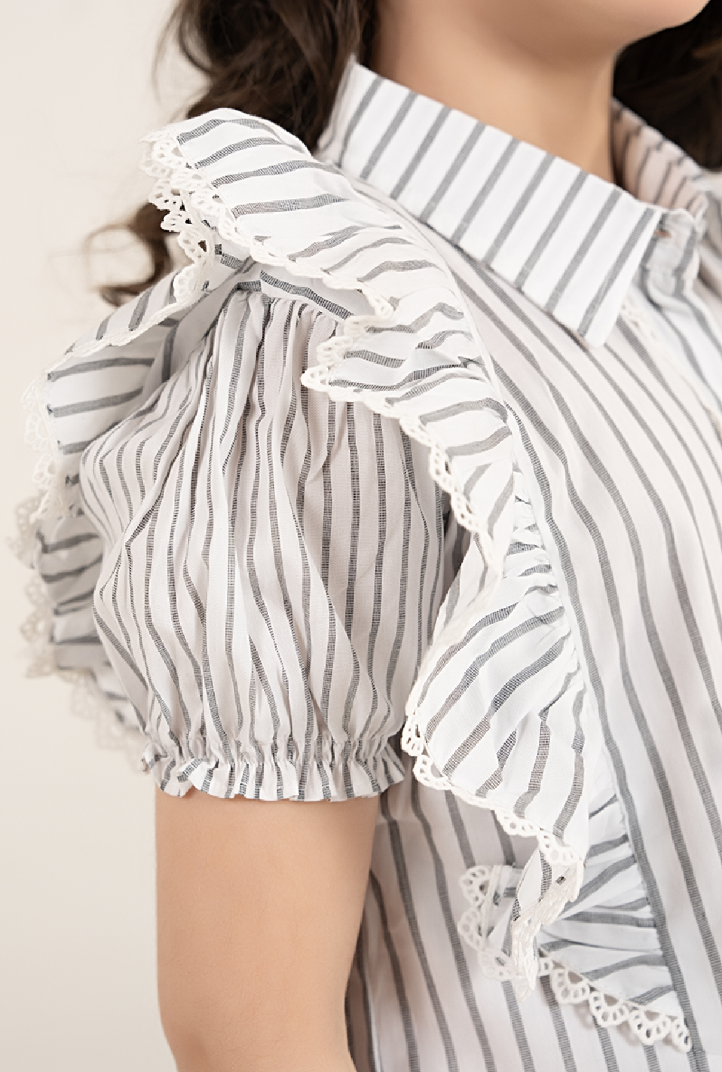 Stylish Girls’ Top Off White And Black Lineing